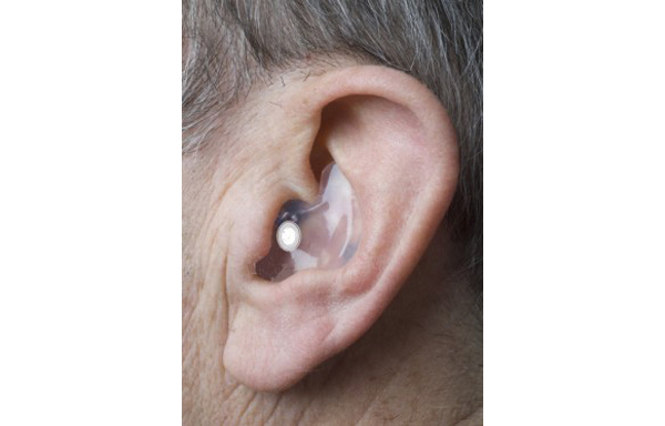Protéger ses oreilles sous l'eau en préservant l'écoute des sons utiles -  L'Ouïe Magazine