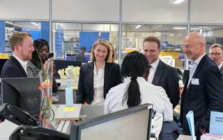 2 ministres en visite au siège de Starkey France